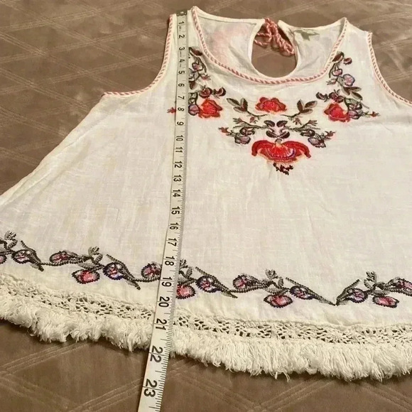 Max Studio Embroidered Sleeveless Boho Shirt Top in a size Small. - Picture 7 of 9